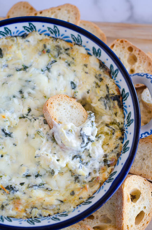 spinach artichoke dip with baguettes