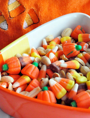 Throw together candy corn and peanuts for the quickest snack ever this fall season! This Candy Corn Crunch tastes just like a PAYDAY candy bar!