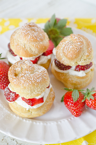 Cream Puffs filled with Strawberries and Mascarpone-2