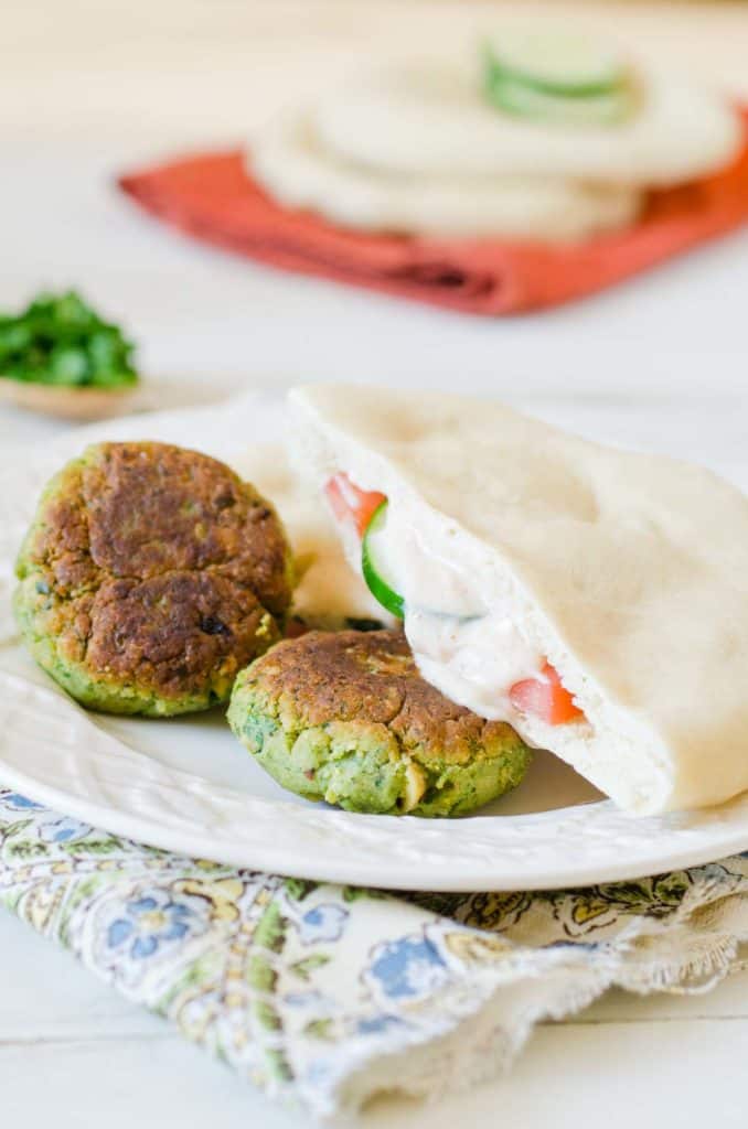 Falafel with Yogurt Sauce Ready in 15 minutes!