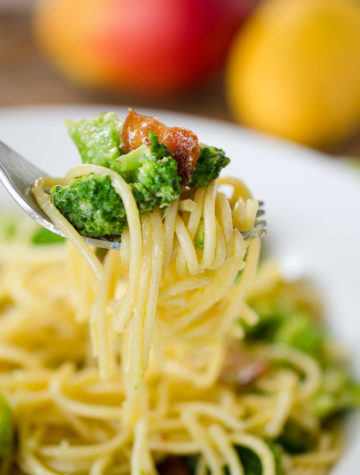 forkful of spaghetti noodles with broccoli and bacon