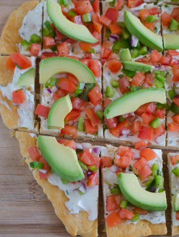 This Fresh Salsa and Cream Cheese Pizza is a perfect lunch or party appetizer. Freshly made salsa is sprinkled over top a layer of garlic-infused cream cheese with a crust made from refrigerated crescent dough.