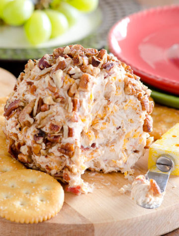 Pecan Crusted Apple Butter and Bacon Cheese Ball #BetterWithAppleButter #MussAppleButter #AppleButterSpin @MussAppleButter