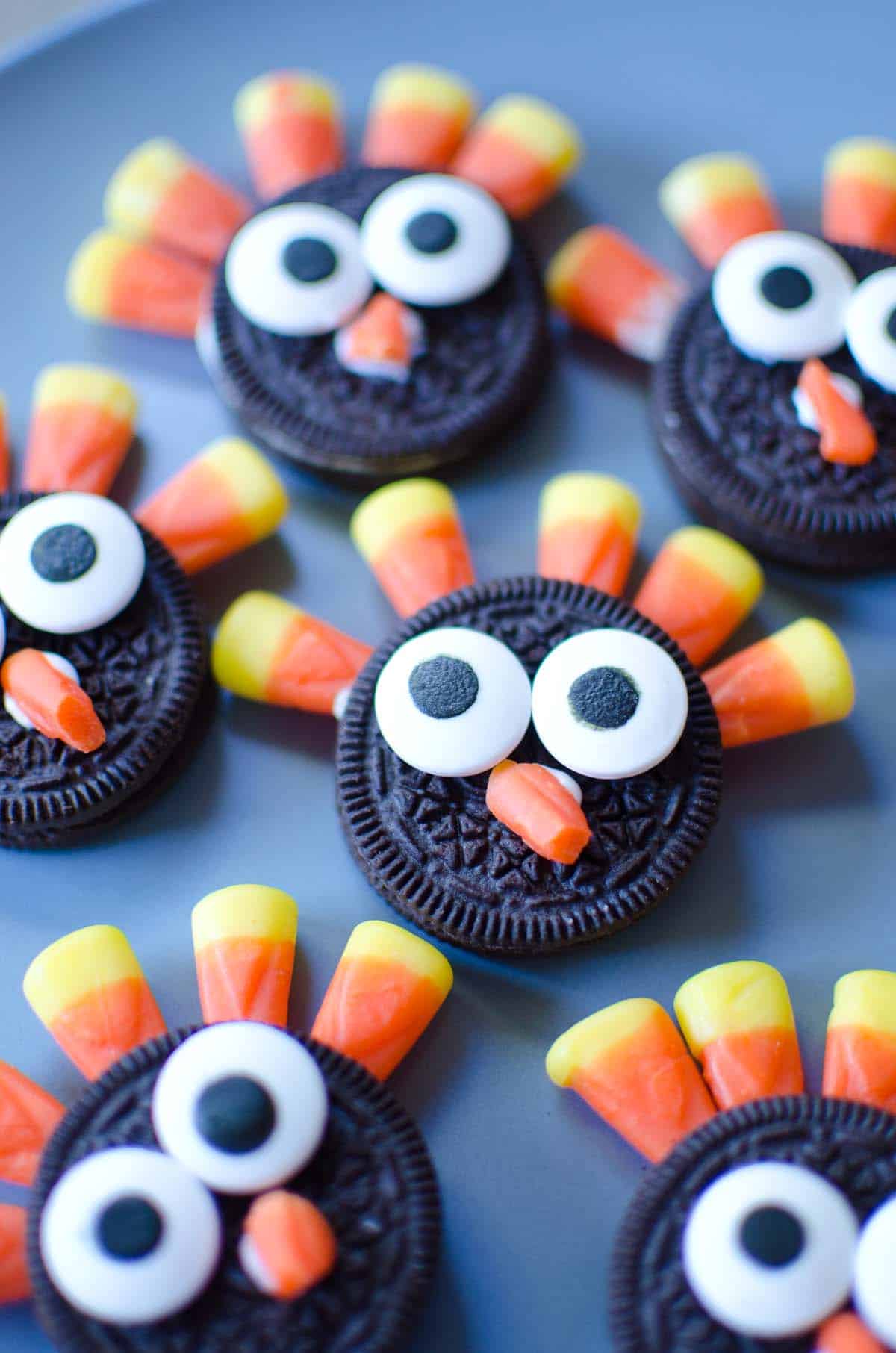 oreo cookies made to look like turkeys with candy corn feathers