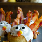 Make a fun Thanksgiving breakfast with these easy Cinnamon Roll Turkeys. Refrigerated cinnamon rolls are quickly baked and then decorated like turkeys with bacon feathers, candy eyes, candy corn nose, and pretzel sticks feet. Your kids will giggle with these goofy cinnamon roll turkeys!
