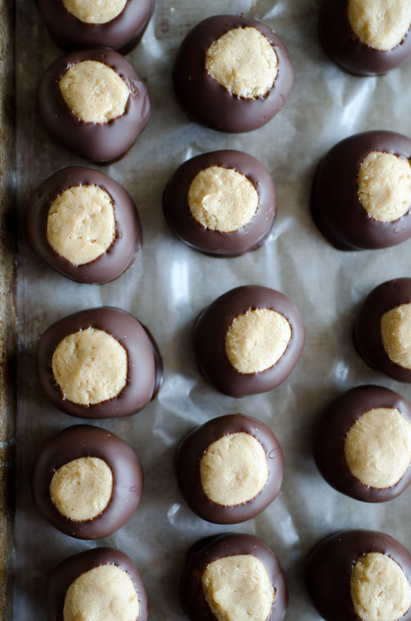 This simple Peanut Butter Buckeyes recipe is a classic no-bake Christmas candy that can be enjoyed year-round. These chocolate-dipped peanut butter balls are rich and creamy and easy to make at home! Store the Buckeyes in the freezer to make them last even longer!