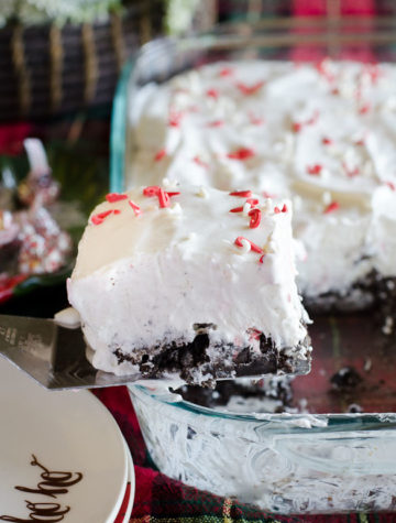 his Peppermint Marshmallow No-Bake Dessert is a blend of peppermint, Cool Whip, and marshmallow over top a delicious Oreo cookie crust. It's light and fluffy, with a surprise crunch of Hershey's Candy Cane Kisses. This no-bake Christmas dish is EASY to make resulting in the perfect holiday dessert.