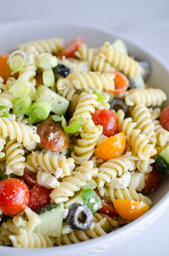 greek pasta salad with tomatoes