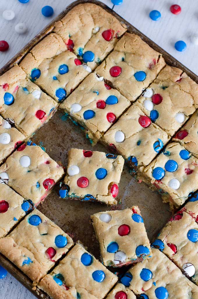 Red White and Blue M&M Cookie Bars - Patriotic Cookies!
