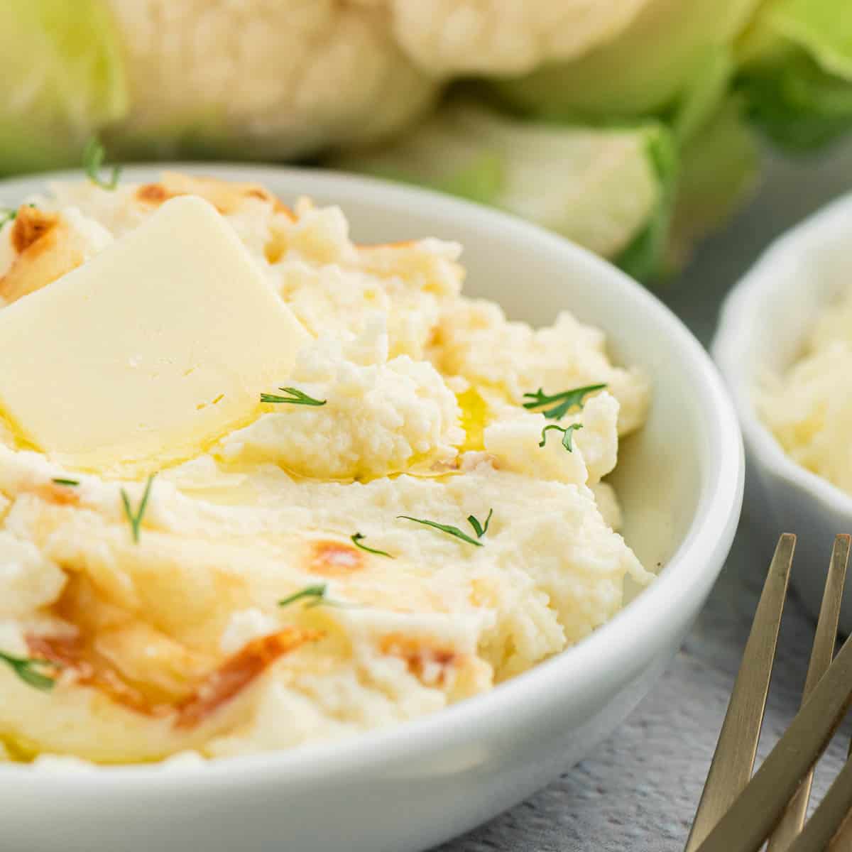 Cheesy Mashed Cauliflower - Tastes just like mashed potatoes! Try it!
