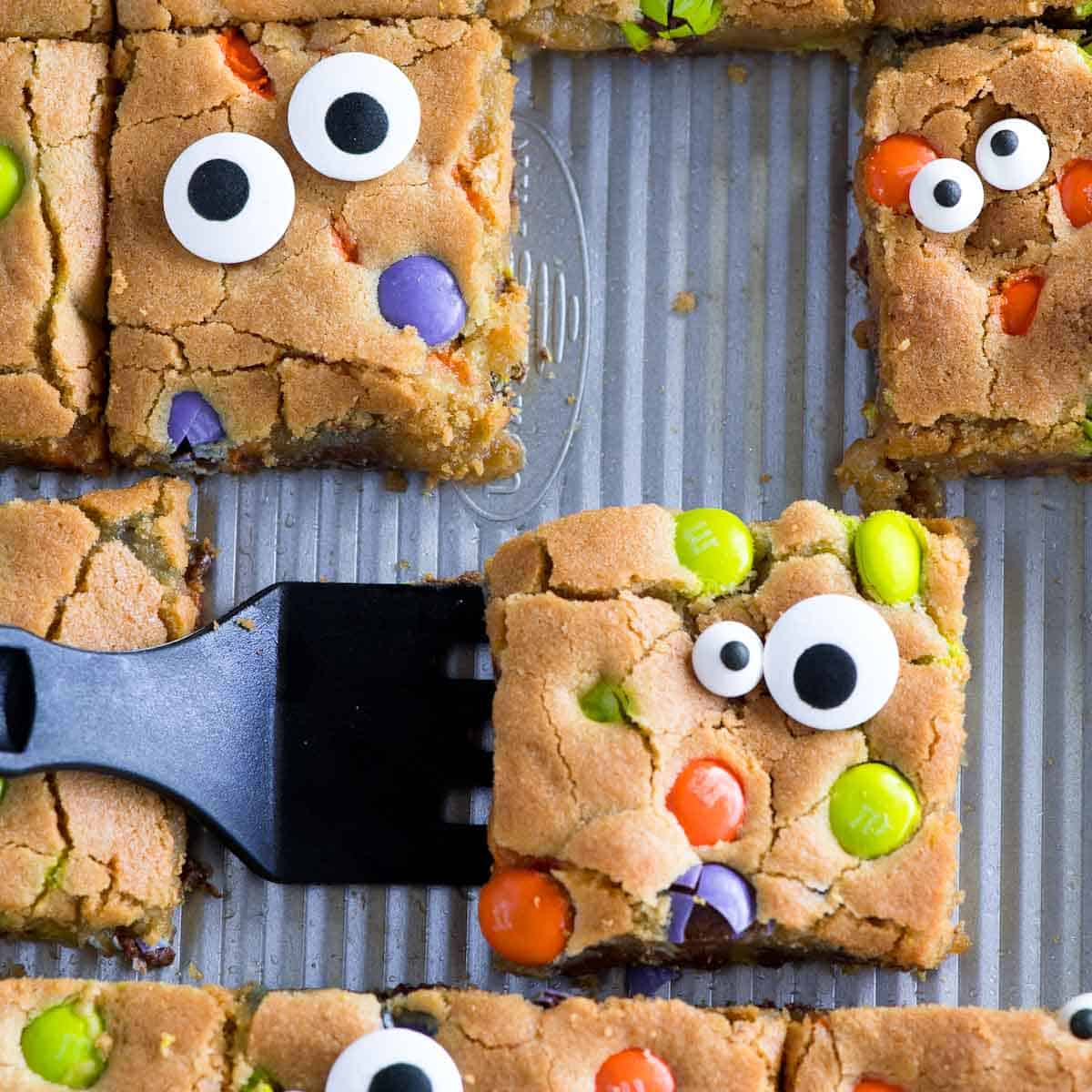 Halloween Cookie Bars with M&M's EASY spooky cookies!