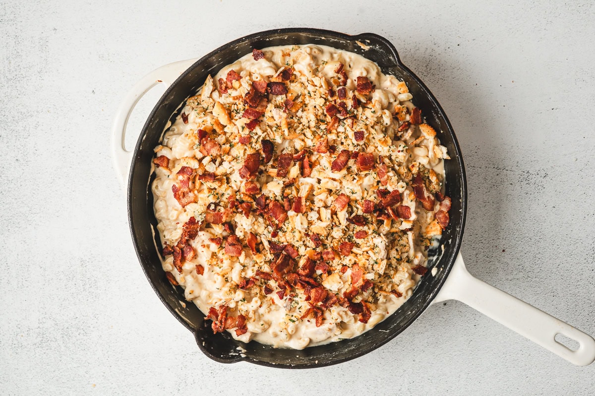 ritz crackers and bacon over mac and cheese skillet