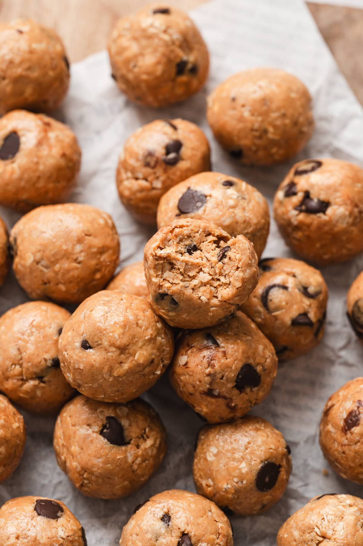 peanut butter chocolate chip protein bites