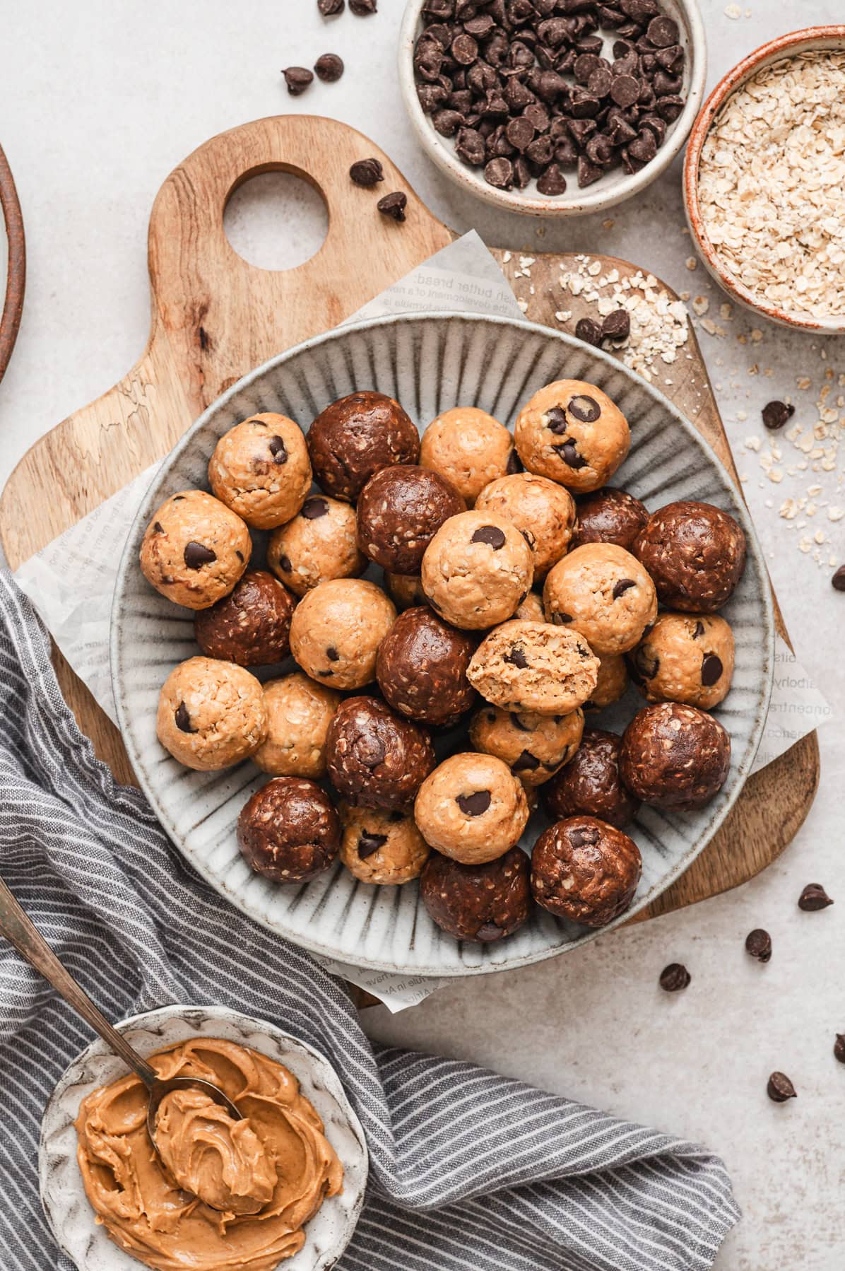 chocolate chip protein bites